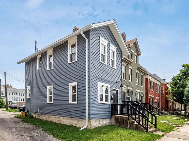 949 E Long St — Photo 2