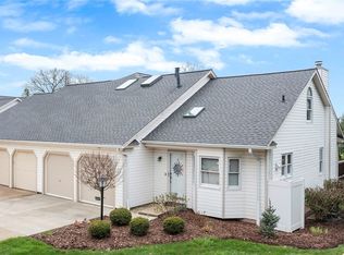 825-5 Hampton Cir, Aurora, OH 44202