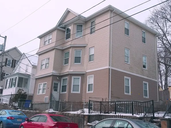 87 Smith St, Fall River, MA 02721