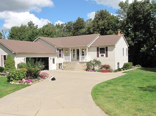 15467 Lakeview Park Dr, Linden, MI 48451