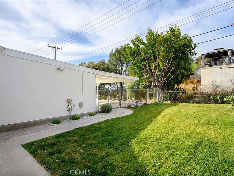 841 Irving — Photo 25
