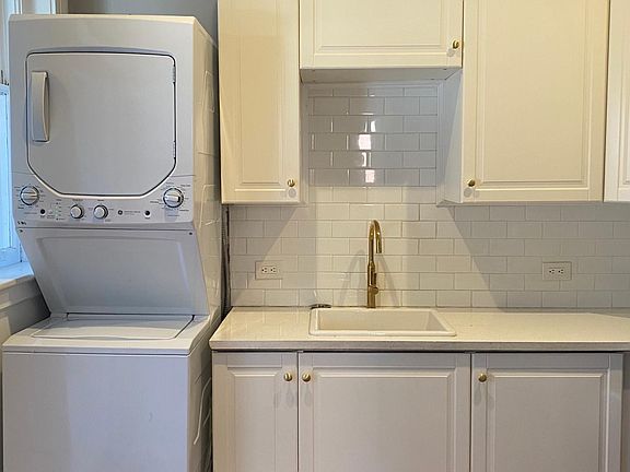 5th image of 950 N Ogden St APT 2