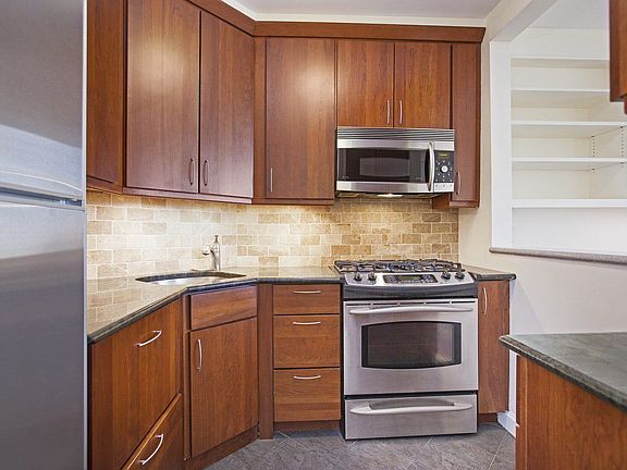 5th image of 311 E 38th St APT 24C