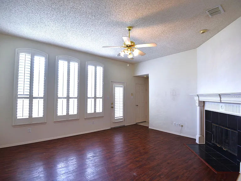 9700 Summer Dr — Photo 9