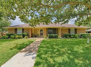 1407 Clover Hill Rd, Mansfield, TX 76063
