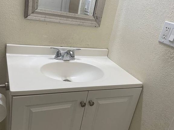 5th image of 713 Nine One Appian Way #714