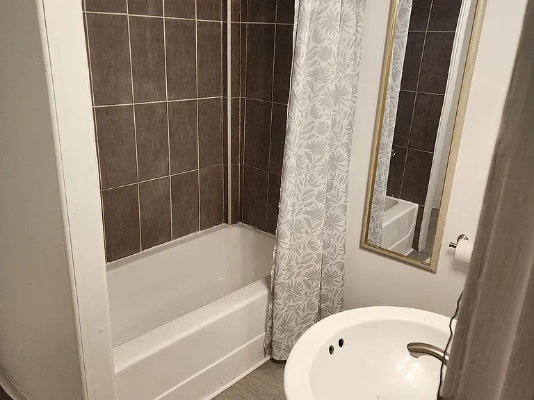 214 Stroud St — Photo 9