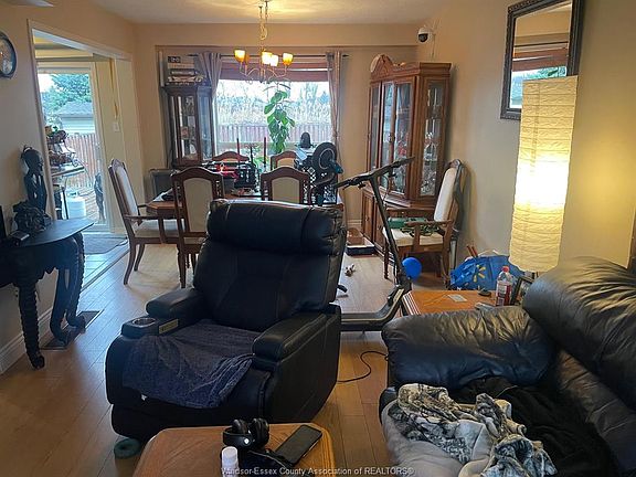 2nd image of 1010 Lemonwood Cres