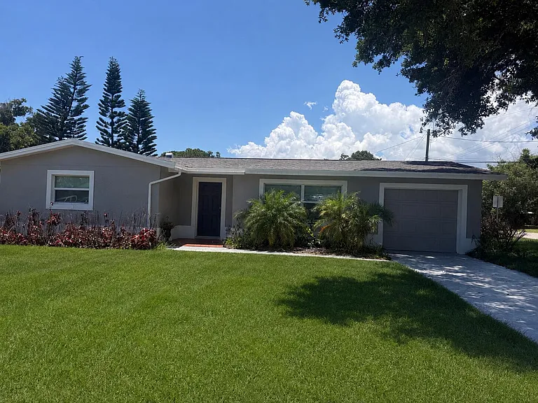 907 Antigua Ave — Photo 2