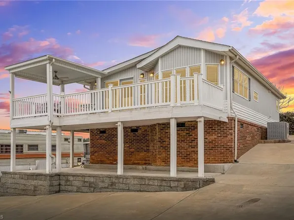 114 Hill Top Dr, New London, NC 28127