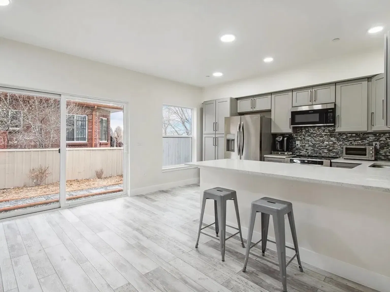 3 bed, 3.5 bath, 2354 sqft, $3,150 — Photo 3