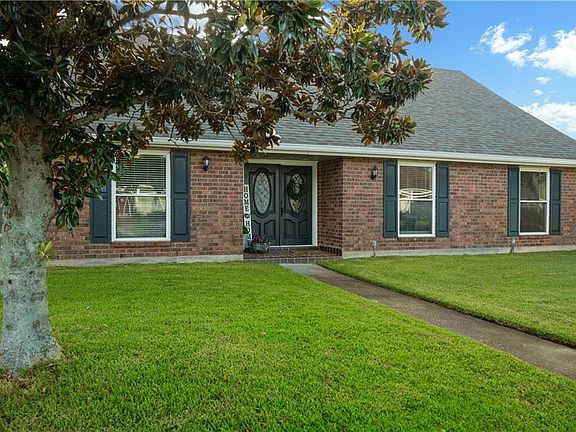 4th image of 17 Everglades St