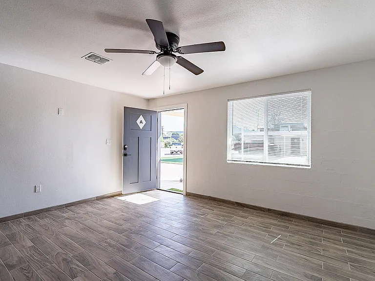 37 E El Parque Dr #A — Photo 12