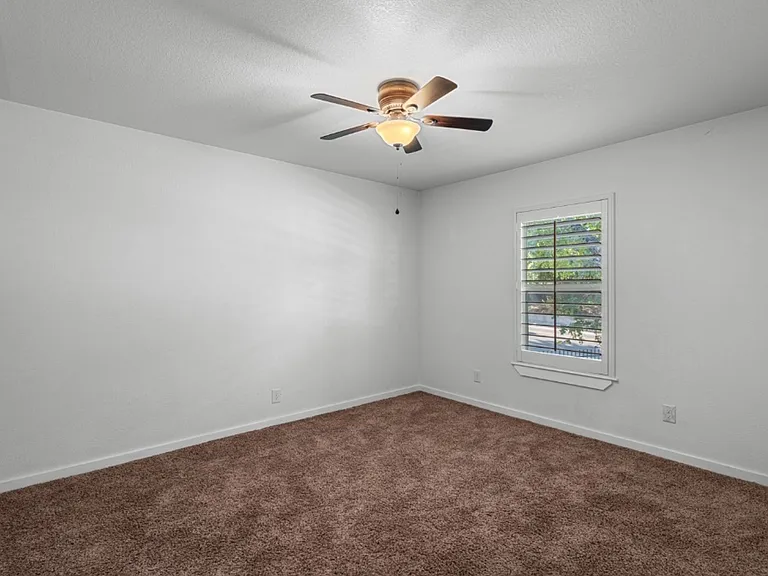 6211 Manor Rd #107 — Photo 11