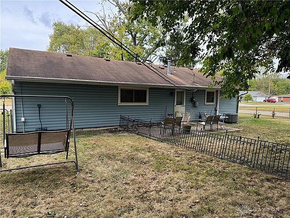 3rd image of 420 Weinland St