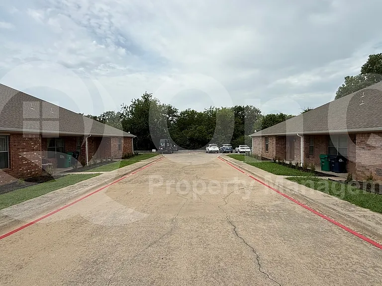 2335 N Elm St #1 — Photo 7