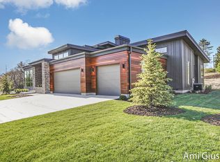 6551 Round Hill Ct SE, Grand Rapids, MI 49546