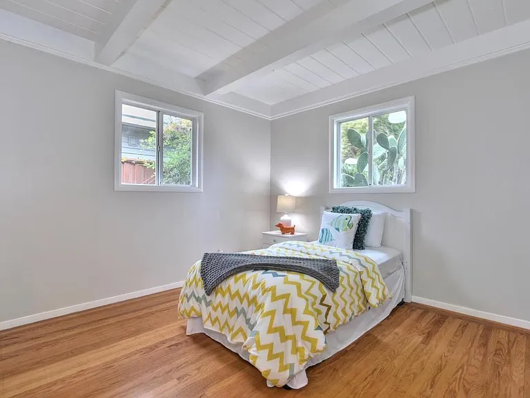 565 Manzanita Ave — Photo 13