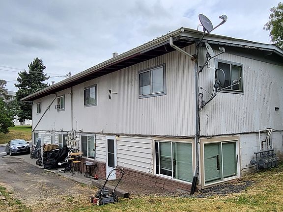 4th image of 1335 NE Hillside Dr