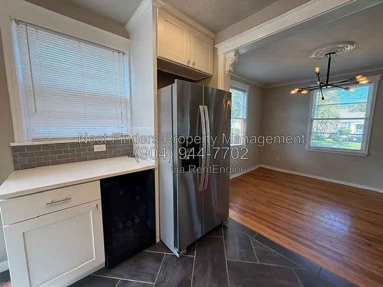 1309 Macarthur St — Photo 12