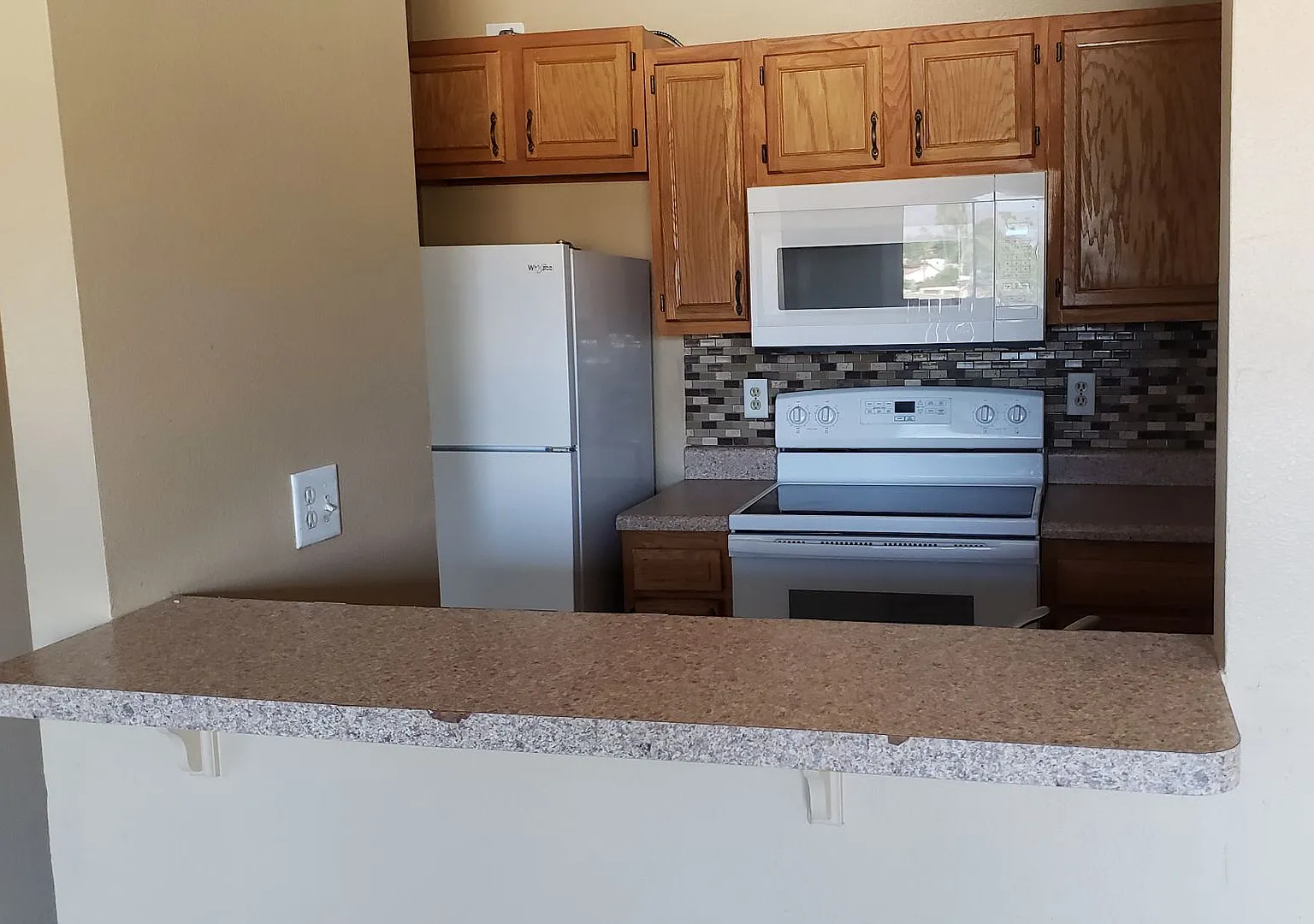 East Side Condo with views and lots of light! — Photo 2