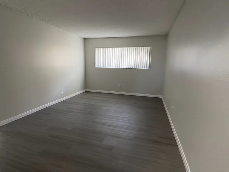 14517 S Vermont Ave — Photo 16