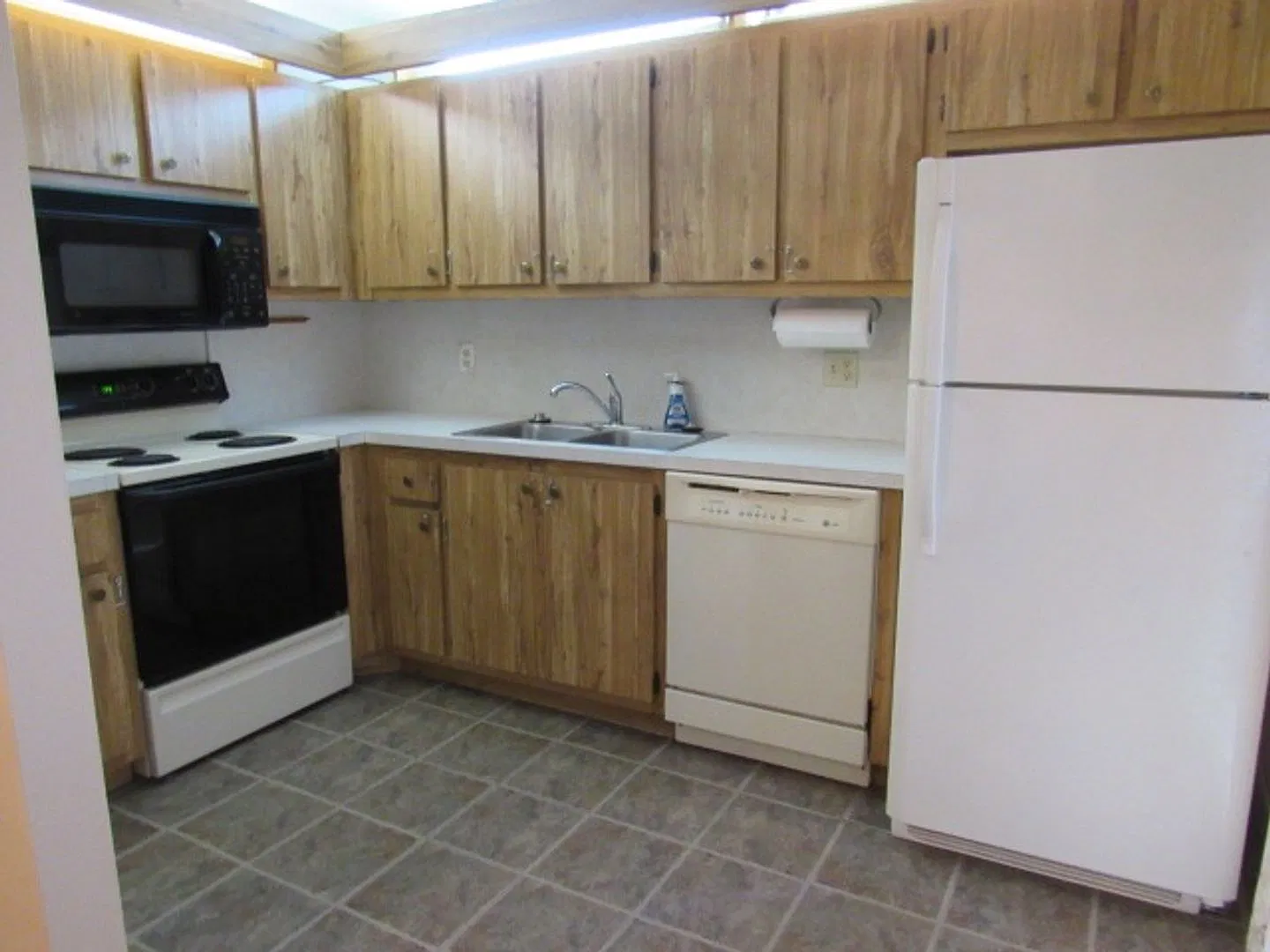 2 bedroom 2 bathroom Townhome — Photo 3
