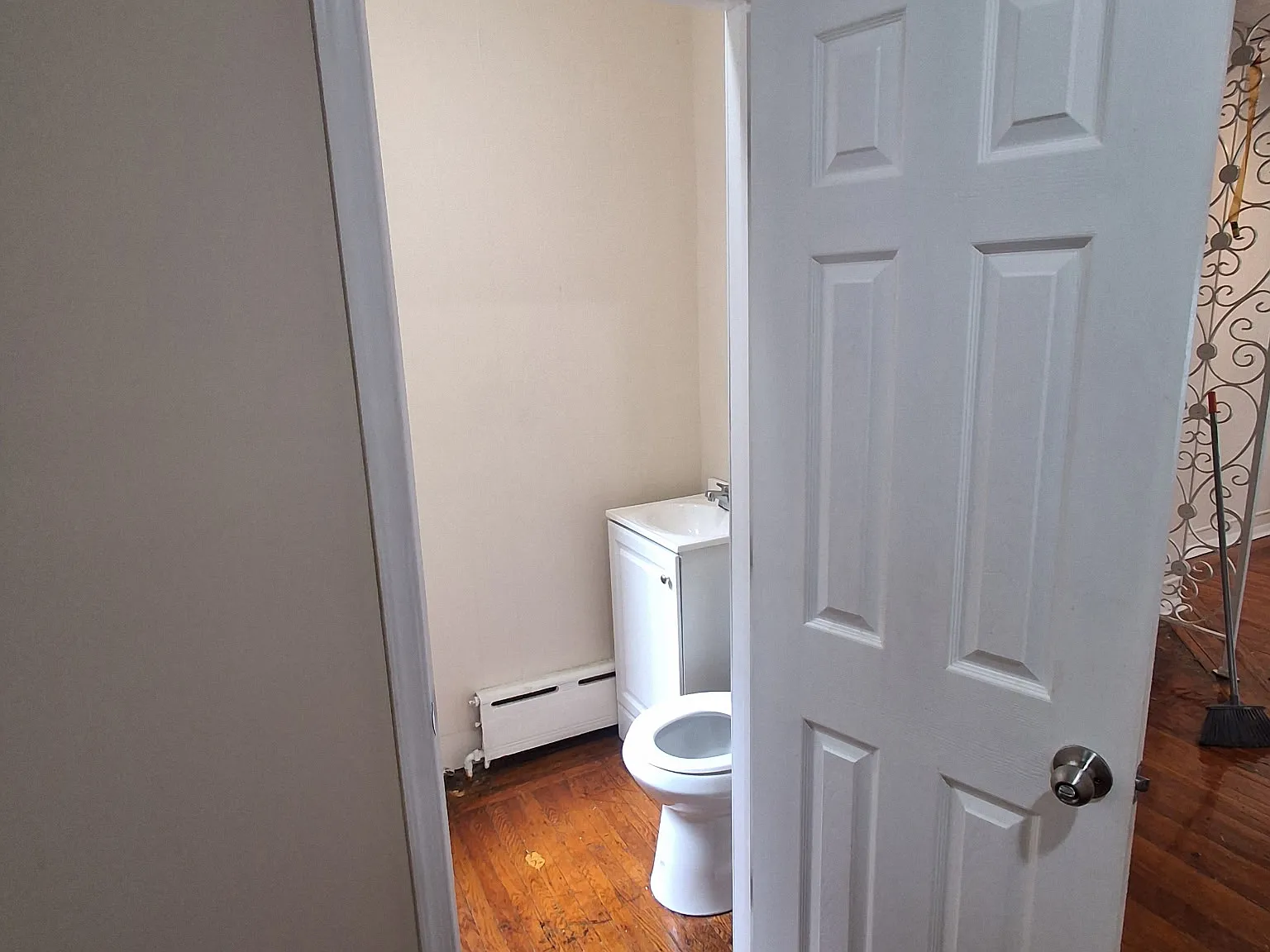 3 bed, 1050 sqft, $1,600 — Photo 3