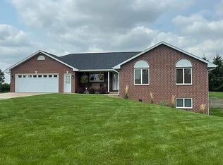 7809 Raphael Dr, Dubuque, IA 52003