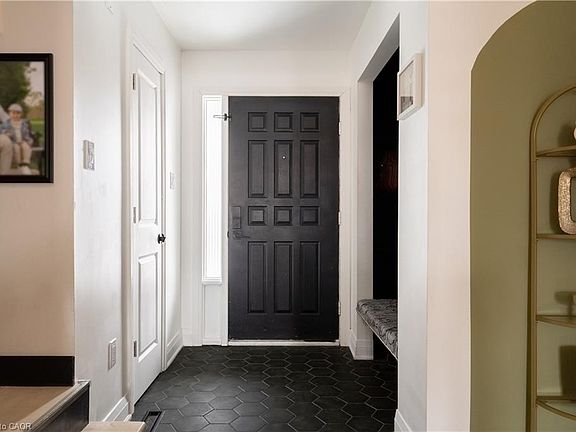 4th image of 30 Buchanan Cres