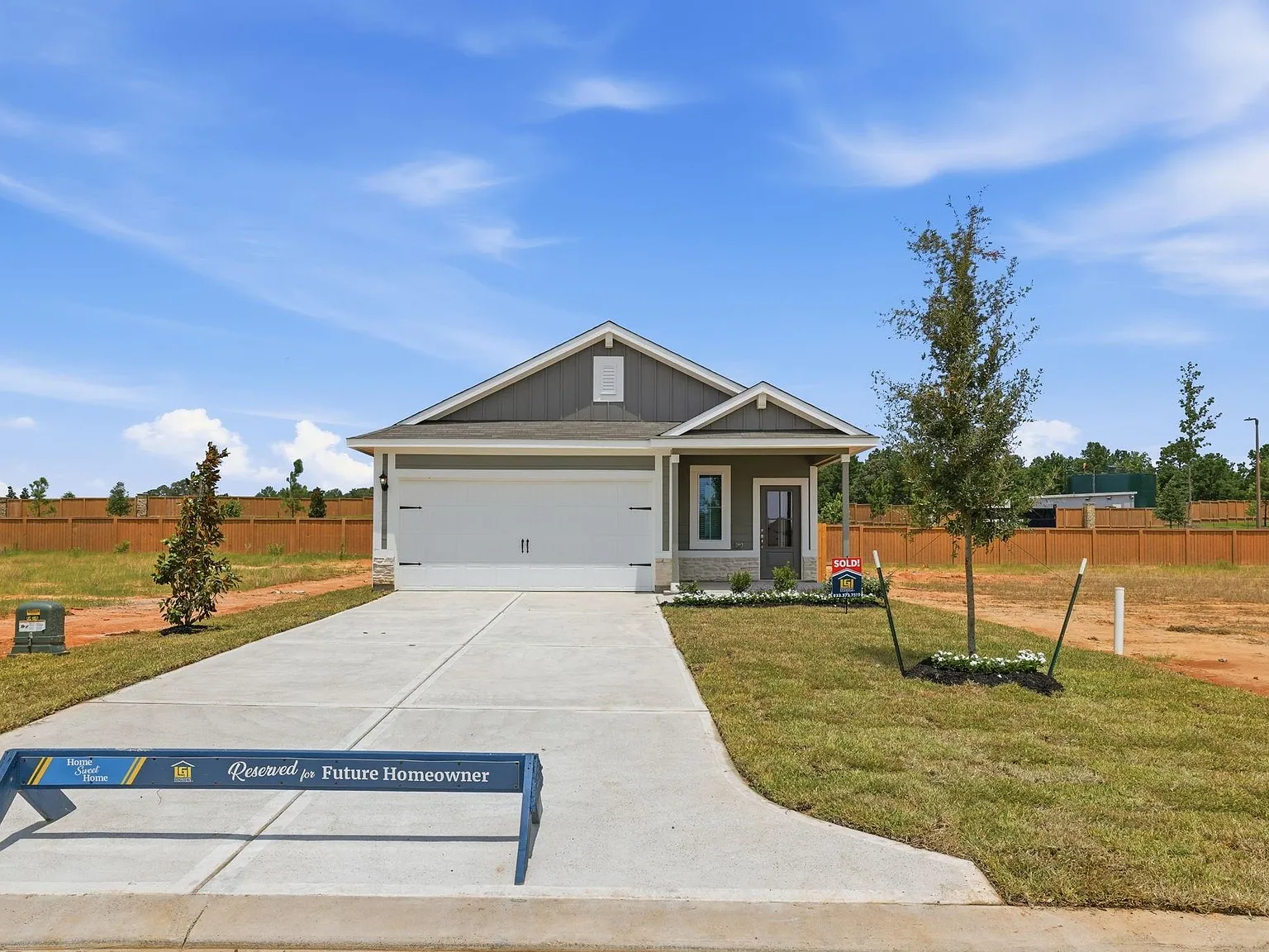 3 bed, 2.0 bath, 1228 sqft, $2,300 — Photo 1