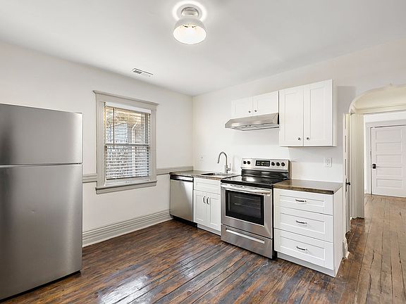 3rd image of 1718 Van Dyke St #1720-B