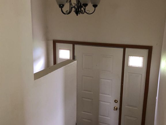 4th image of 583 W Knox St