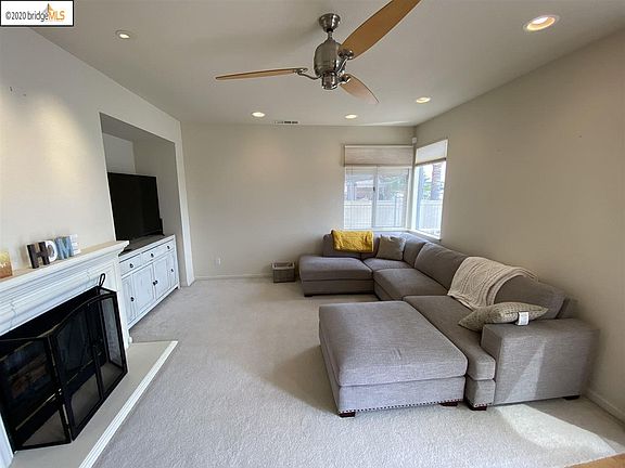2nd image of 2385 Newport Dr