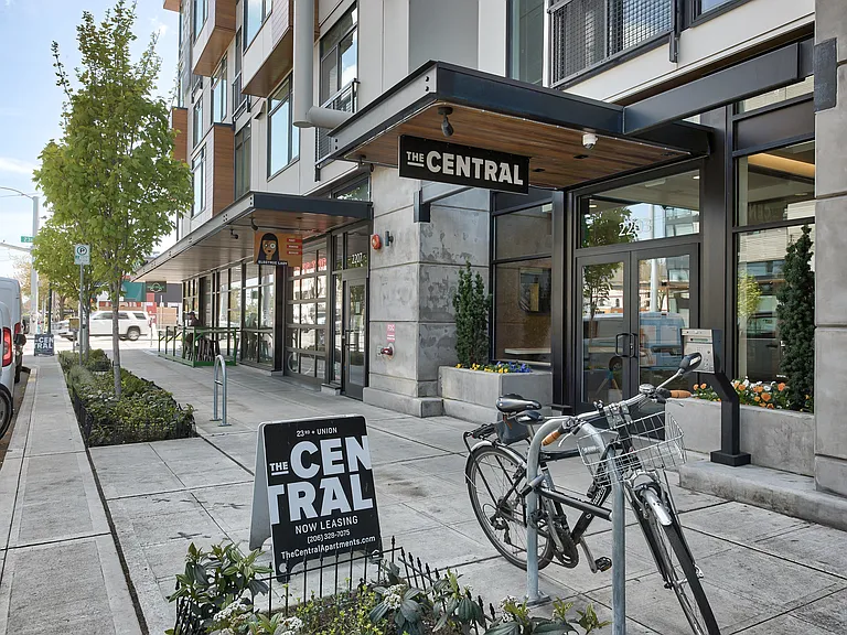 The Central — Photo 15