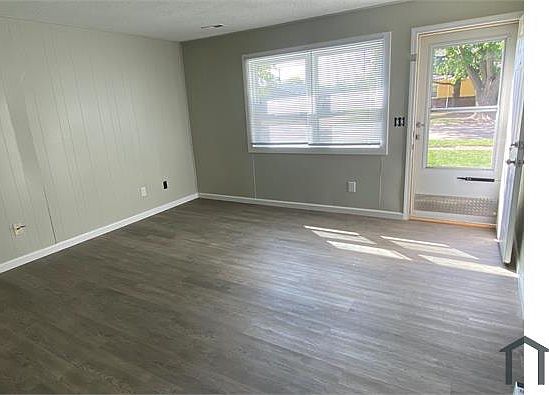 3rd image of 2702 Dale Dr APT A
