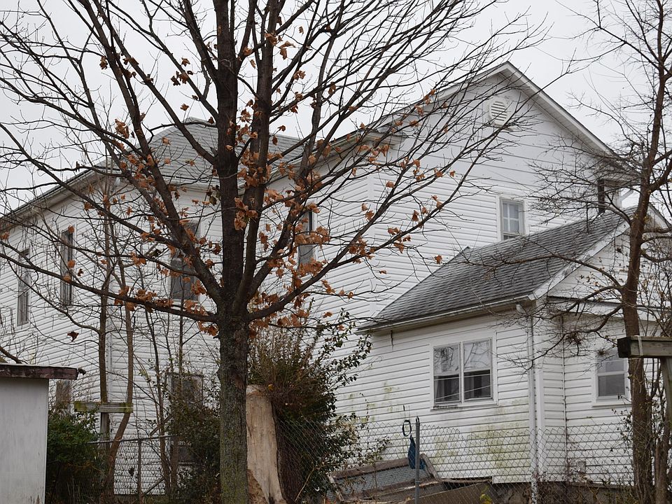 2nd image of 810 Joplin St