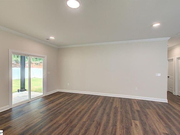 4th image of 110 N 6th St