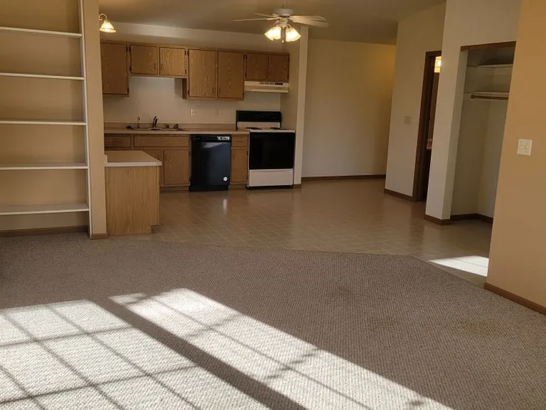 606 W State St — Photo 1