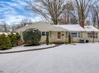 275 Pembrook Rd, Mountainside, NJ 07092