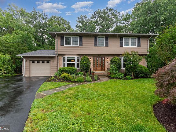 4th image of 4401 Aragon Pl
