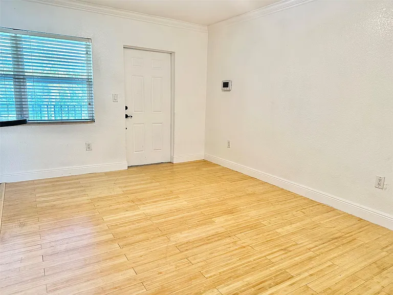 660 NE 11th Ave #202 — Photo 6