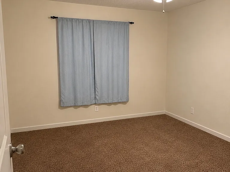 1137 Robin Cir — Photo 17