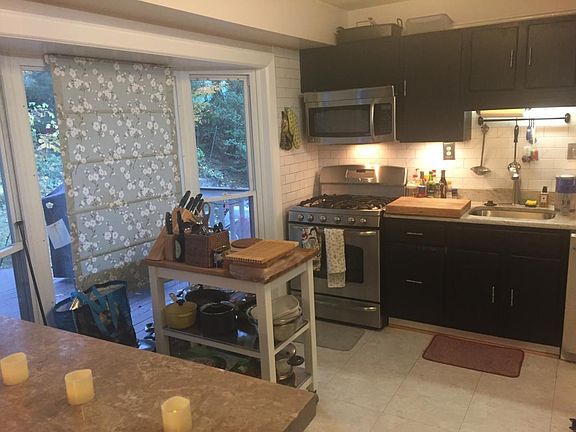 Kitchen with bay window