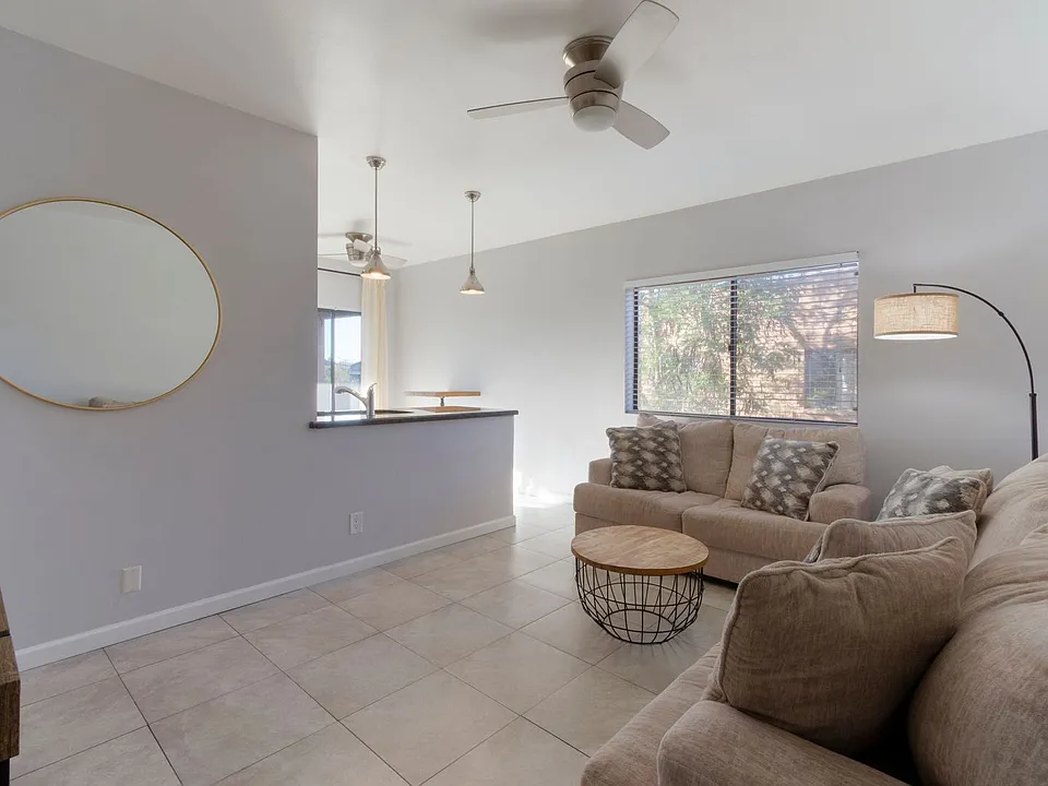 1530 S Columbus Blvd #8