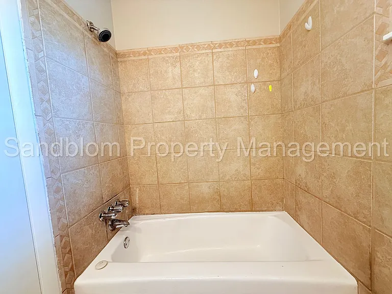 4534 E 39th St — Photo 22