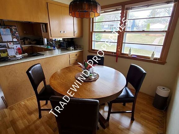 3rd image of 2488 Chatsworth St N