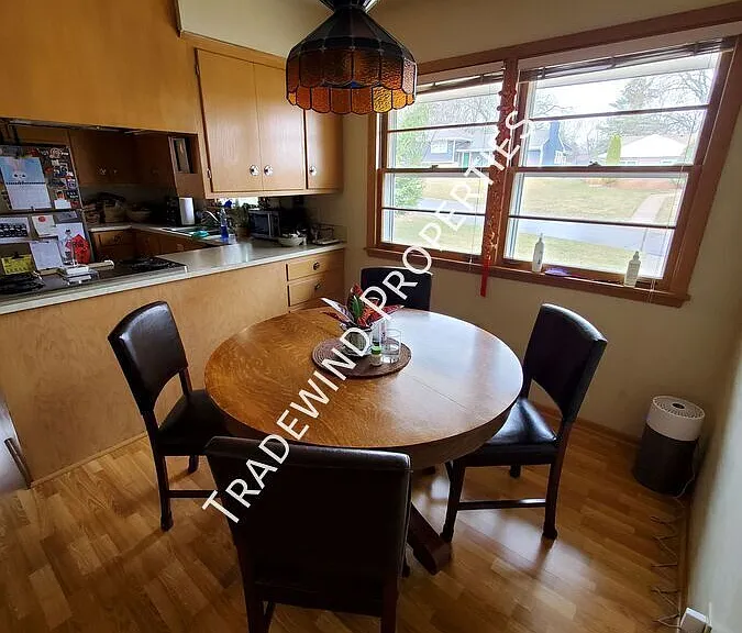 2488 Chatsworth St N — Photo 3