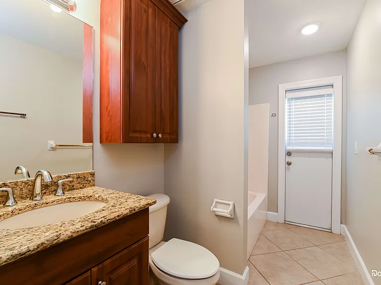 929 SW 31st St — Photo 12