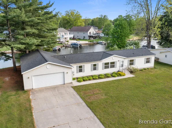 17055 Blackfoot Trl, Howard City, MI 49329